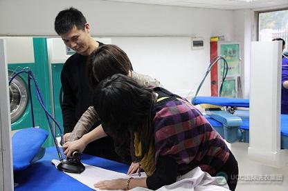 熨燙時為什么需要用到水的原因